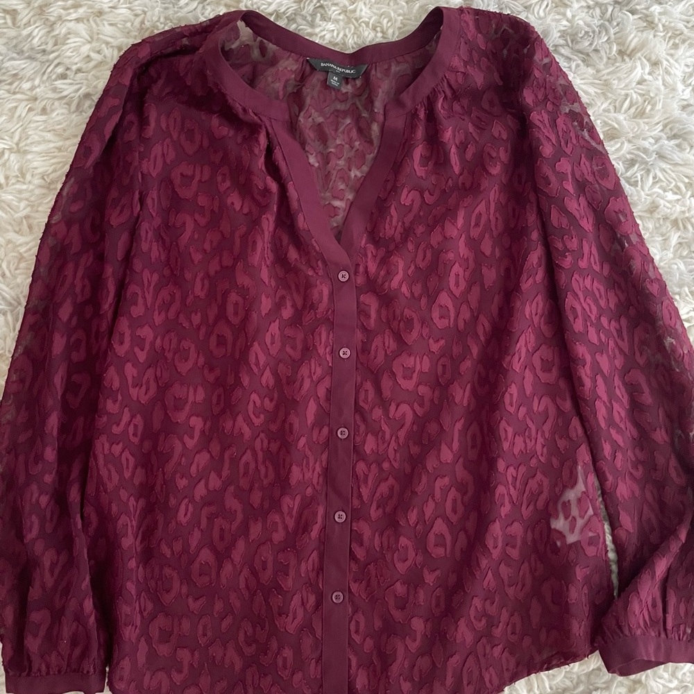 Banana Republic women’s long sleeve see through button down blouse in burgundy